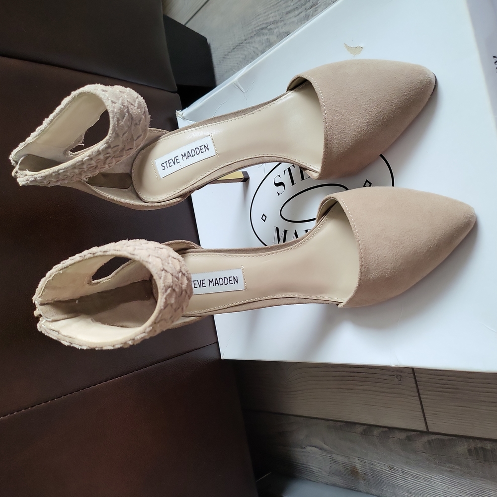 Brand new leather ankle strap stiletto